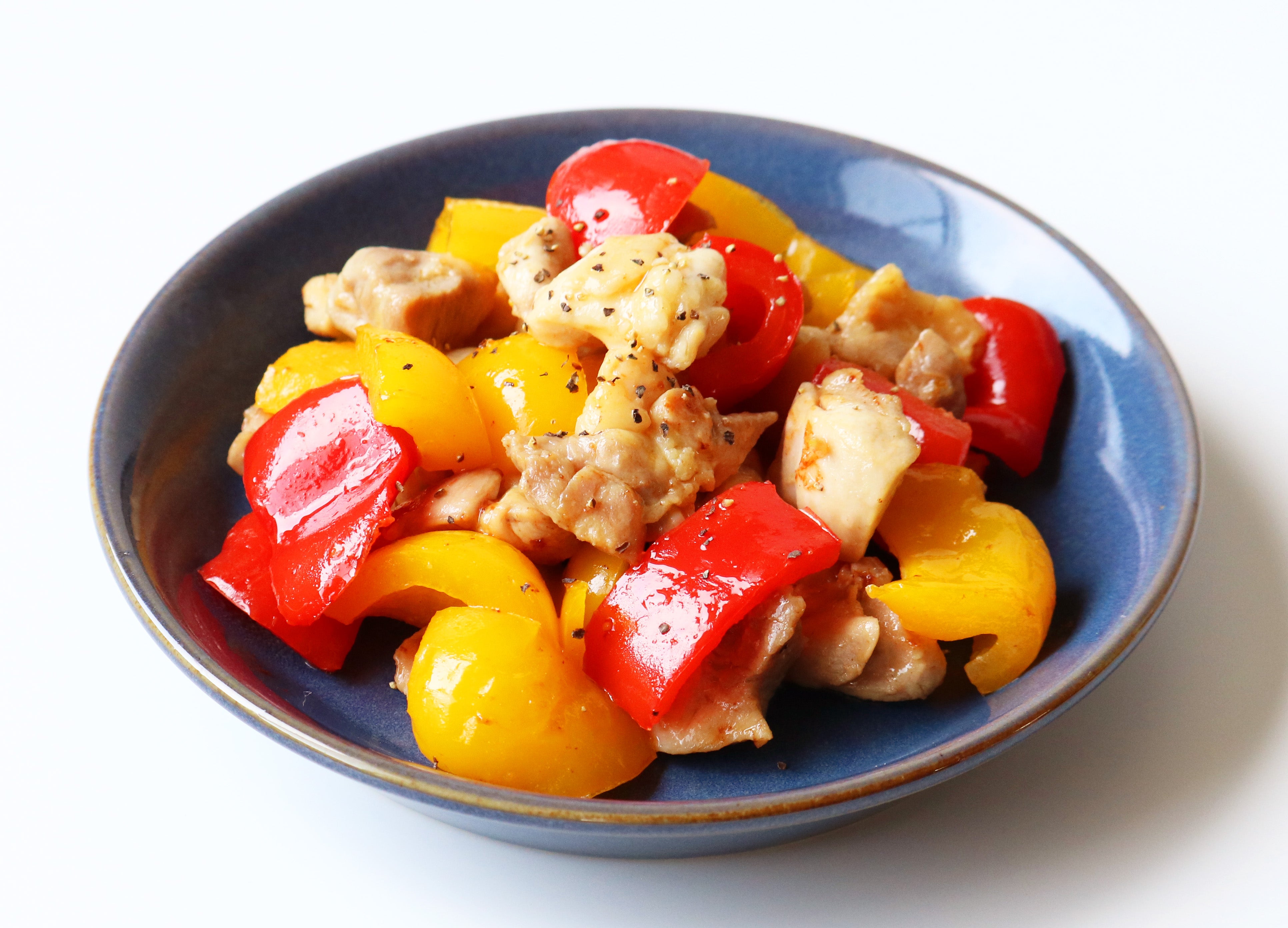 ＜透明醤油＞鶏肉と彩野菜のわさびバター醤油炒め